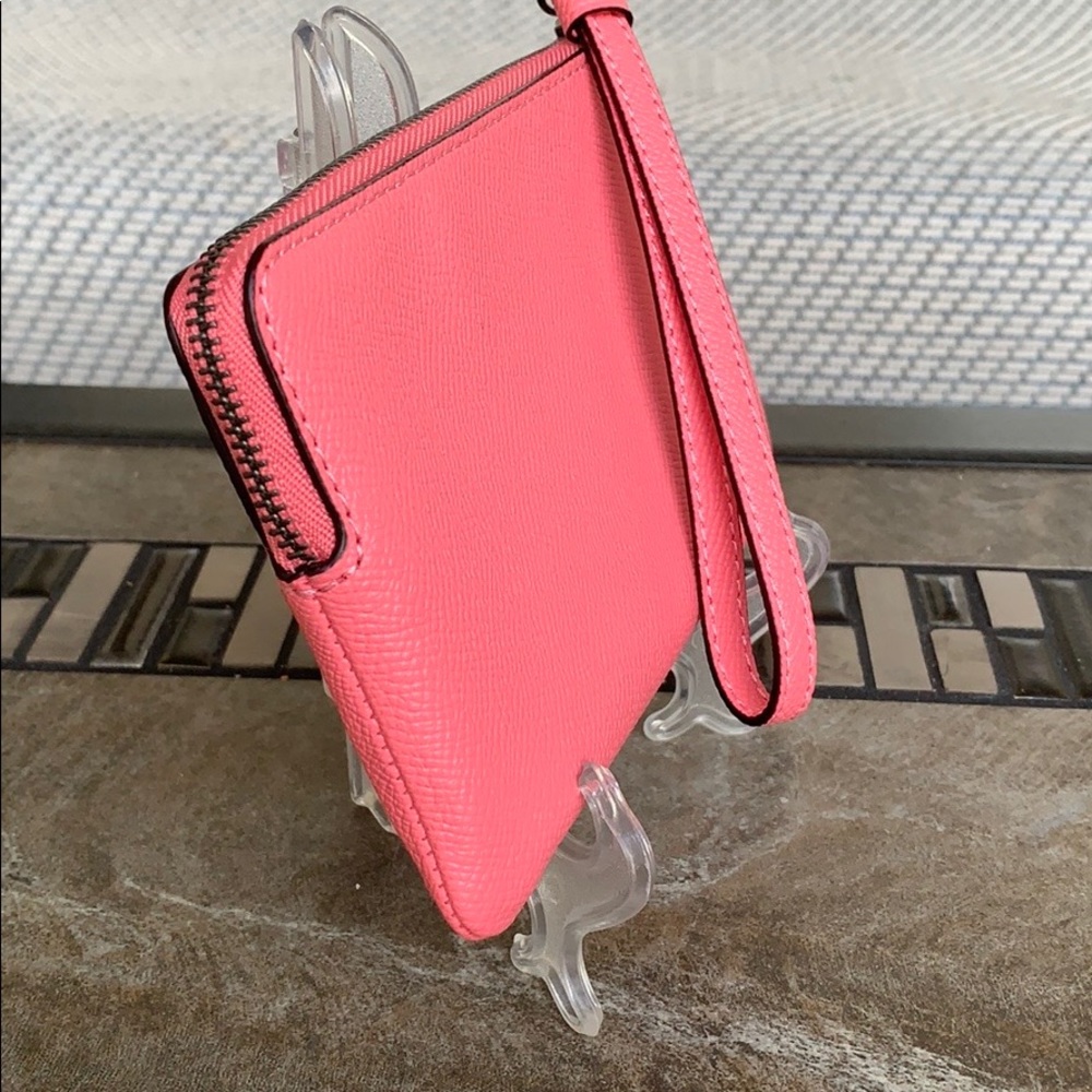 COACH Corner Zip Wristlet CB/Pink Lemonade - Picture 14 of 16